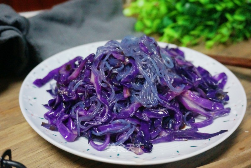 Fried Vermicelli with Purple Cabbage recipe