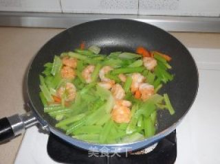 Fried Shrimp with Celery recipe