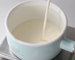 Simple Cream Frosting (can be Used for Hand-painting or Writing on Cakes) recipe