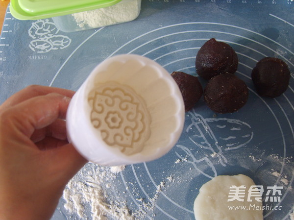 Cranberry Snowy Mooncakes recipe