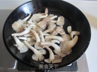 Fried Shimeji Mushroom with Loofah recipe