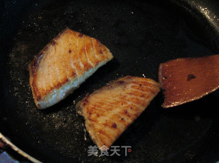 Fried Salmon and Avocado Salad recipe