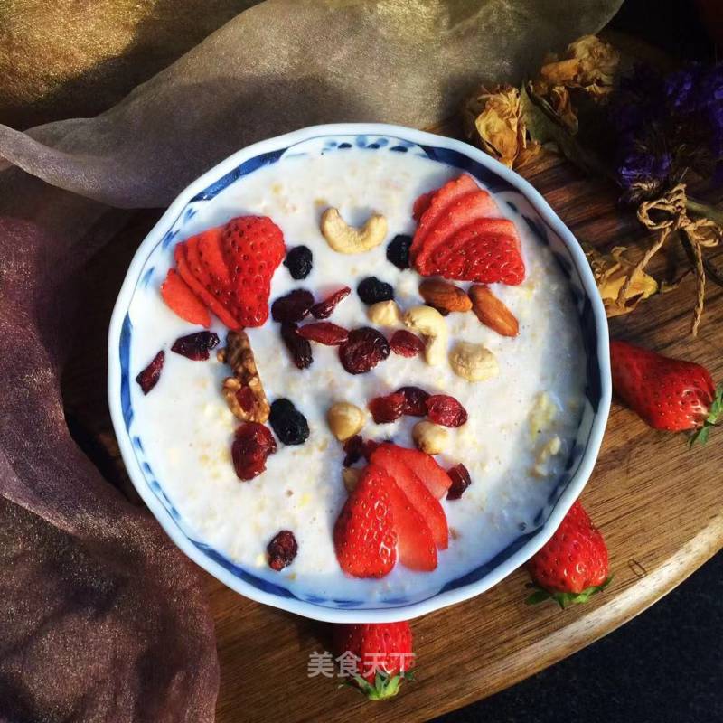 Milk Oatmeal Dried Fruit Bowl recipe