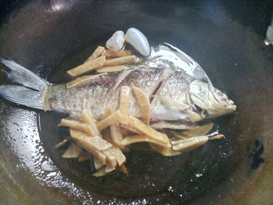 Roasted Crucian Carp with Sour Radish recipe