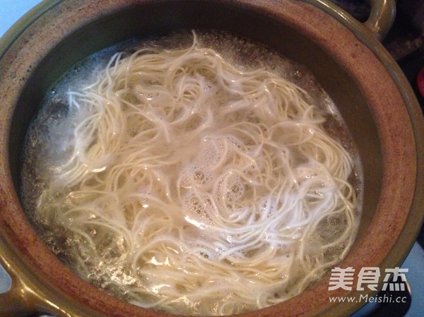 Tomato Noodles with Sliced Pork recipe