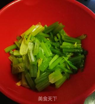 #蛋美食# Egg Skin Mixed with Celery recipe