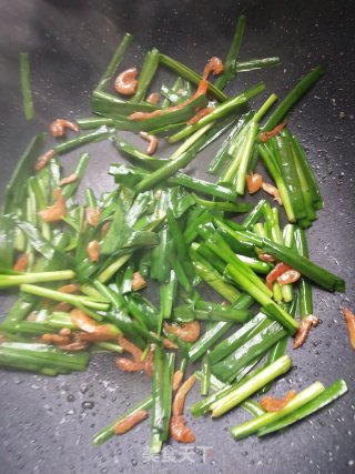 Stir-fried Shrimp Skin with Three Vegetables recipe