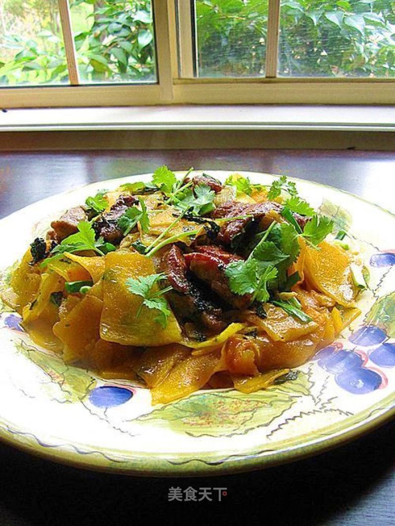 Stir-fried Pumpkin with Basil Pork Neck recipe