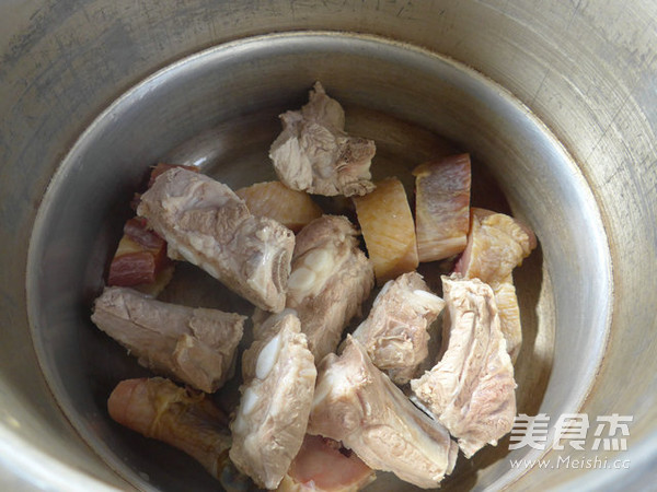 Pork Ribs Soup with Green Vegetables and Cured Chicken Legs recipe