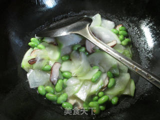 Stir-fried Pugua with Mushroom and Edamame recipe