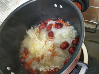 Red Dates, Wolfberry, Lily and White Fungus Soup recipe