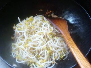 Bean Sprouts and Shredded Pork Braised Cakes recipe