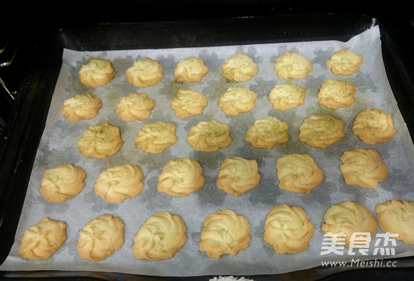 Chrysanthemum Butter Cookies recipe