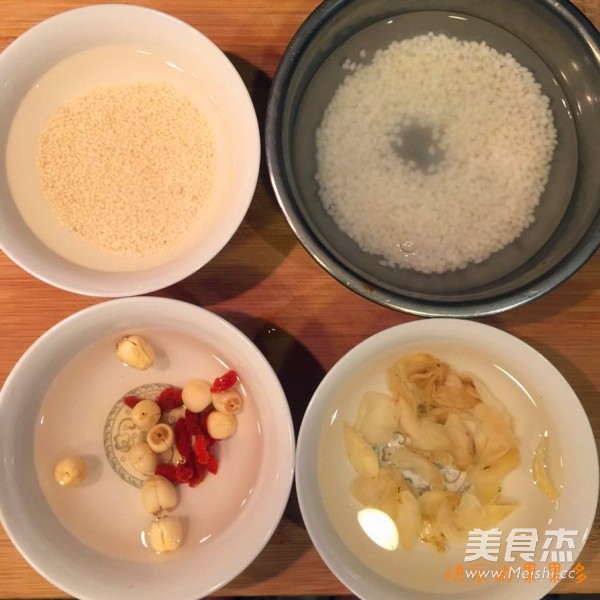 Lotus Seed and Lily Glutinous Rice Porridge recipe