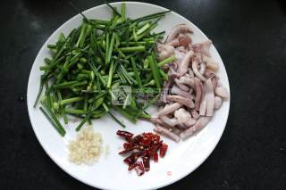 Fried Squid with Leek Stalks recipe