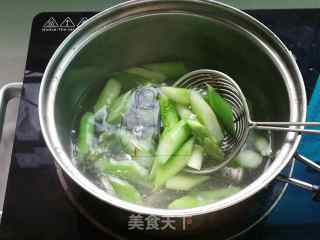 Stir-fried Chicken Hearts with Onion and Asparagus recipe