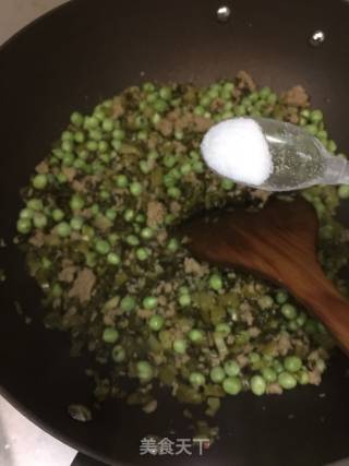 Stir-fried Minced Pork with Green Beans and Sauerkraut recipe