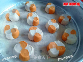 Pumpkin Two-color Buns recipe