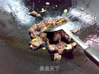 Small Swatch-stir-fried Beef with Bell Pepper and Lily recipe