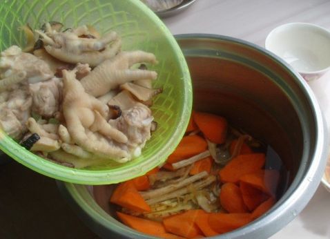 Chicken Feet Soup with Carrot Ribs recipe