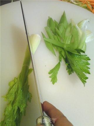 Intestine Cleansing Vegetables After Holidays-stir-fried Black Fungus with Celery recipe