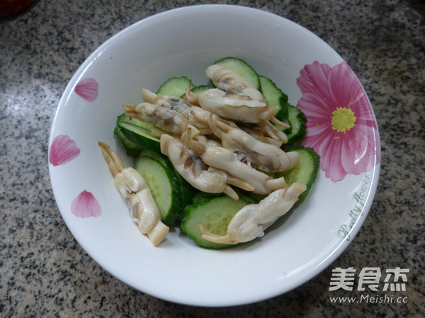 Cucumber Mixed Razor Clams recipe