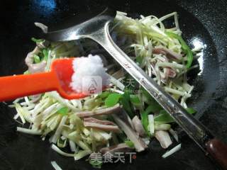 Stir-fried Pork Belly with Chives and Chives Sprouts recipe