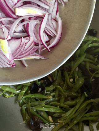 Stir-fried Black Fungus with Dragon Sprout and Beans recipe