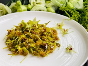 Pure Vegetarian Salad with Dendrobium Flowers recipe