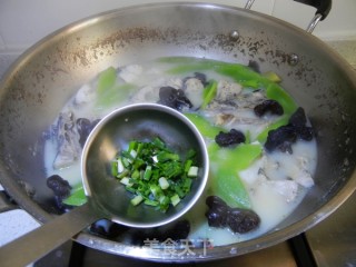 Lettuce Stalk Black Fungus Black Fish Soup recipe