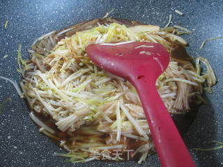 Stir-fried Enoki Mushroom with Leek Sprouts recipe