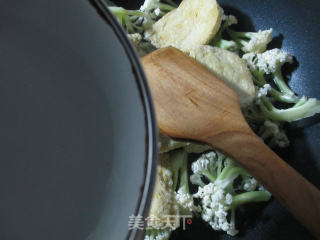 Cauliflower Roasted Fresh Vegetarian Chicken recipe