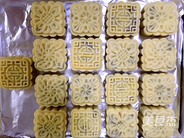 Cranberry Green Bean Mooncake recipe