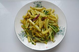 Stir-fried Potato Chips with Cilantro recipe