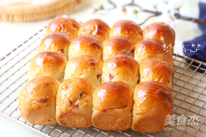 Cranberry Milk Steak Bun recipe