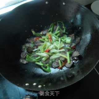 Stir-fried Cured Beef with Celery and Green Pepper recipe