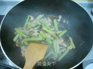Stewed Pork with Chashu Mushroom and Celery recipe