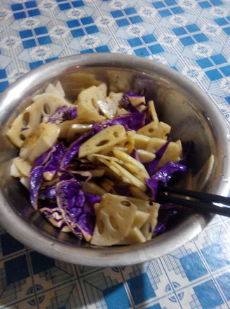 Purple Cabbage Mixed with Lotus Root Slices recipe