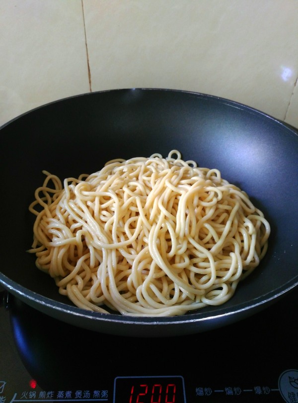 Fried Noodles with Sweet Potato Leaves recipe