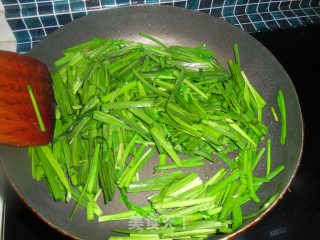 Stir-fried Leek with Emu Egg recipe