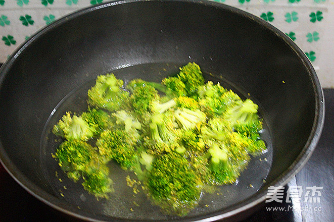 Stir-fried Shrimp with Broccoli recipe