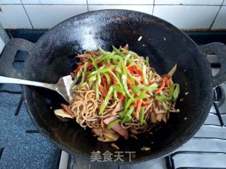 Braised Noodles with Bacon and Bamboo Shoots recipe