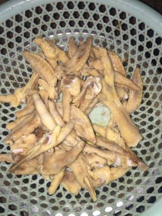 Chicken Feet and Chicken Wing Tips with Mixed Sauce and Fungus Cold Dressing recipe