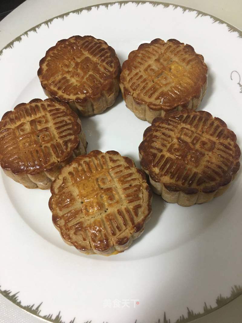 Five Kernel Moon Cakes