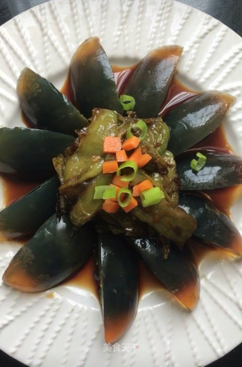 Green Pepper Mixed with Preserved Egg recipe