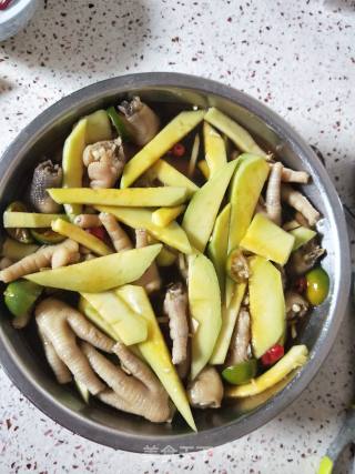 Lemon Green Mango Pickled Pepper Chicken Feet recipe