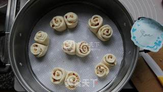 Grey Date Flower Roll recipe