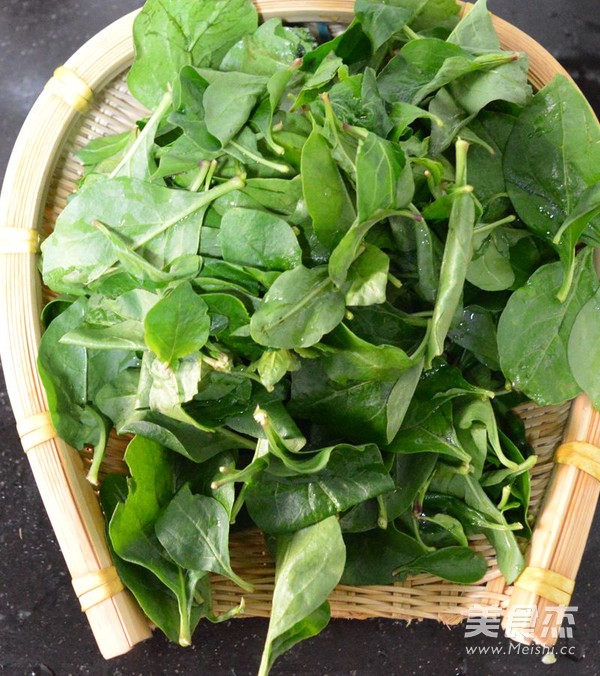 Preserved Egg Rolled with Wolfberry Leaves recipe