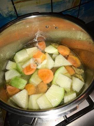 Two-color Radish Lamb Bone Soup recipe