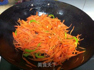 Scrambled Eggs with Carrots and Fungus recipe